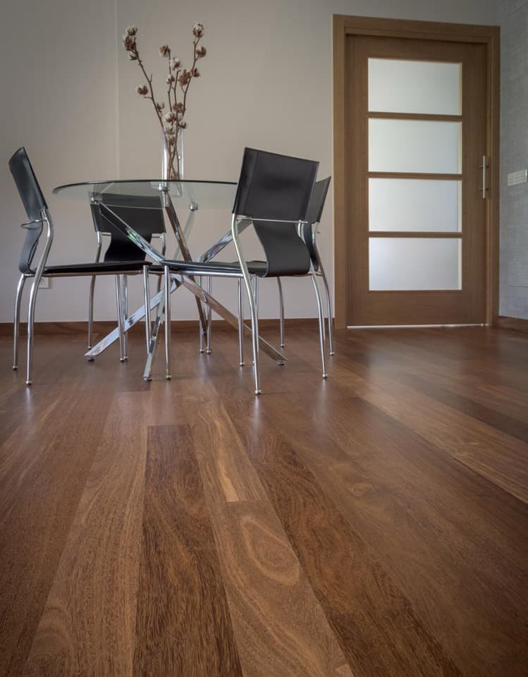 Venta de madera, frisos, molduras y rodapiés en Santiago